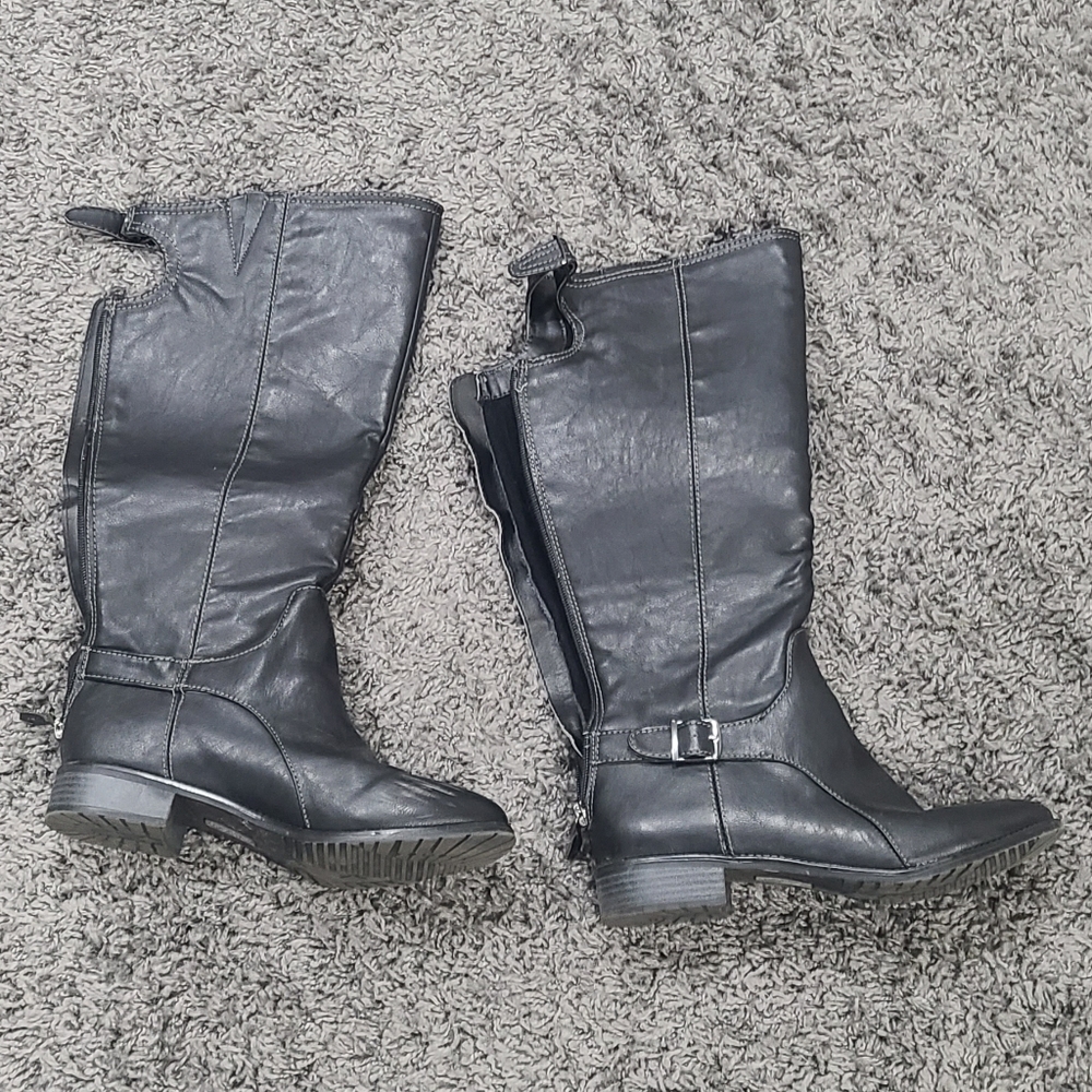 Black boots by Sporto